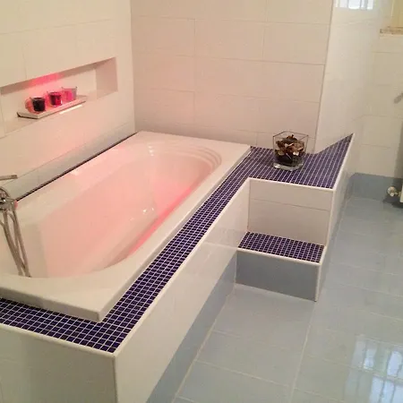 74 Crescenzio House * Rom