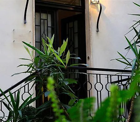 74 Crescenzio House * Rom